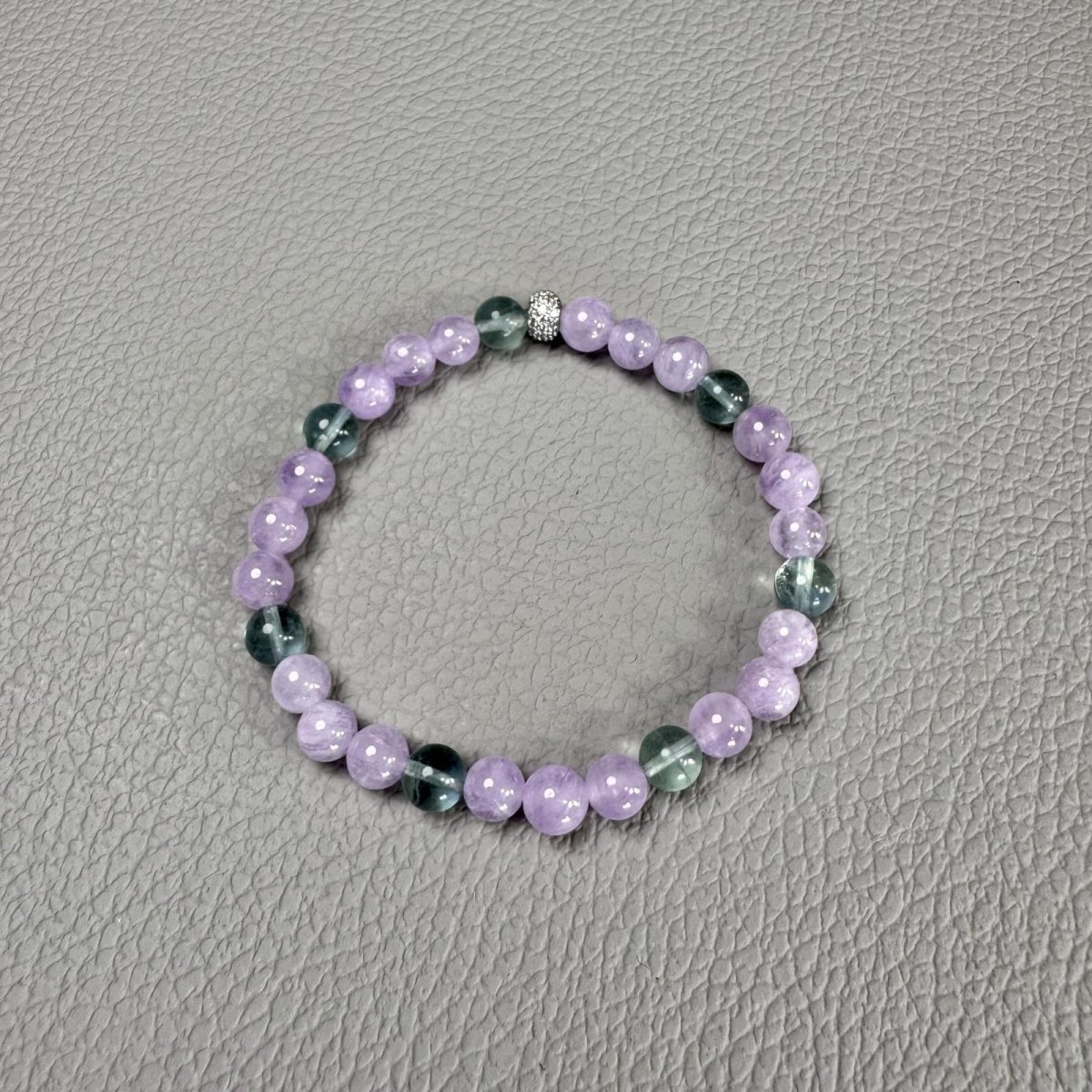 画像1: 【 変化の中でも自分を保つ 】ラベンダーアメジスト6mm×フローライト6mm ブレスレット【自身と冷静さ 】 (1)