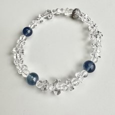 画像1: ブルーフローライト × 宝石質ボタンカット天然水晶   ブレスレット (1)